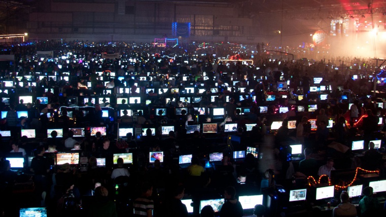 BlizzardCS Entertainment hit by massive DDoS attack